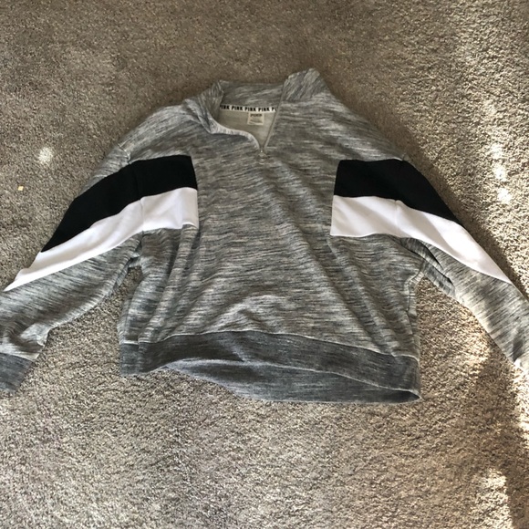 Sweatshirt - Picture 1 of 2